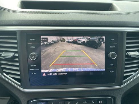 Used 2025 Volkswagen Jetta SE FWD image 23