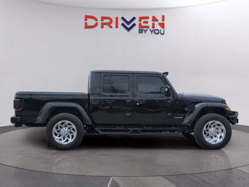 Used 2023 Jeep Gladiator Overland image 7
