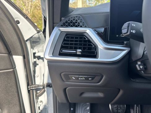 New 2026 BMW X5 xDrive50e w/ Executive Package image 33