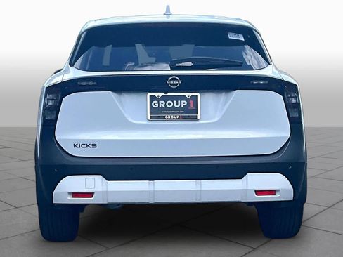 Used 2025 Nissan Kicks SV w/ Charging Package FWD image 5