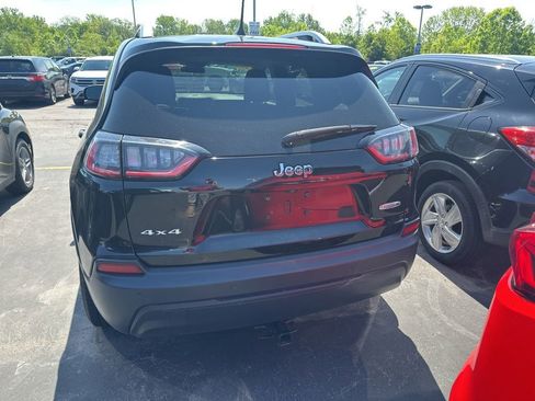 Used 2019 Jeep Cherokee Latitude Plus w/ Cold Weather Group AWD/4WD image 3