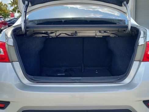 Certified 2019 Nissan Sentra SV FWD image 6