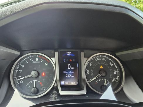 Used 2021 Toyota Tacoma SR5 AWD/4WD image 19