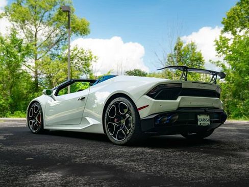 Used 2019 Lamborghini Huracan LP 580-2 RWD image 36