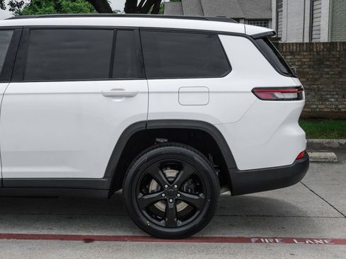 Used 2022 Jeep Grand Cherokee L Limited w/ Black Appearance Package RWD image 22