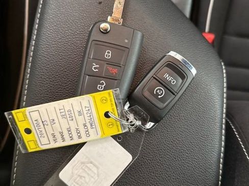 Certified 2023 Volkswagen Jetta Sport image 33