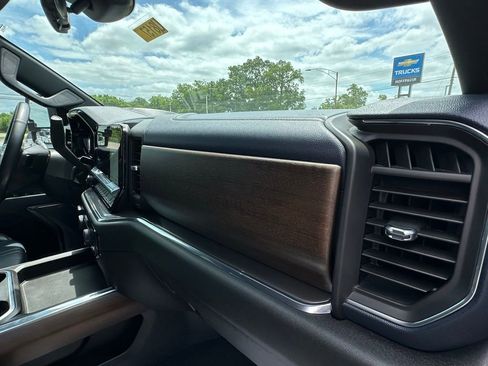 Used 2024 Chevrolet Silverado 2500 High Country w/ High Country Premium Package AWD/4WD image 15