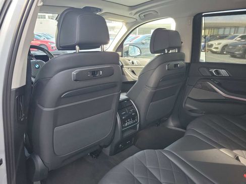 Used 2025 BMW X7 xDrive40i w/ Premium Package AWD/4WD image 17