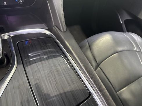 Used 2019 Buick Enclave Essence image 25