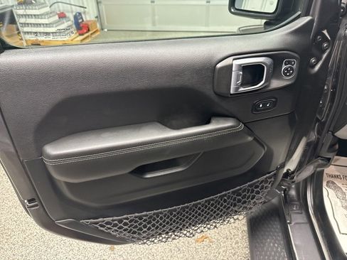 Used 2021 Jeep Gladiator Overland image 6