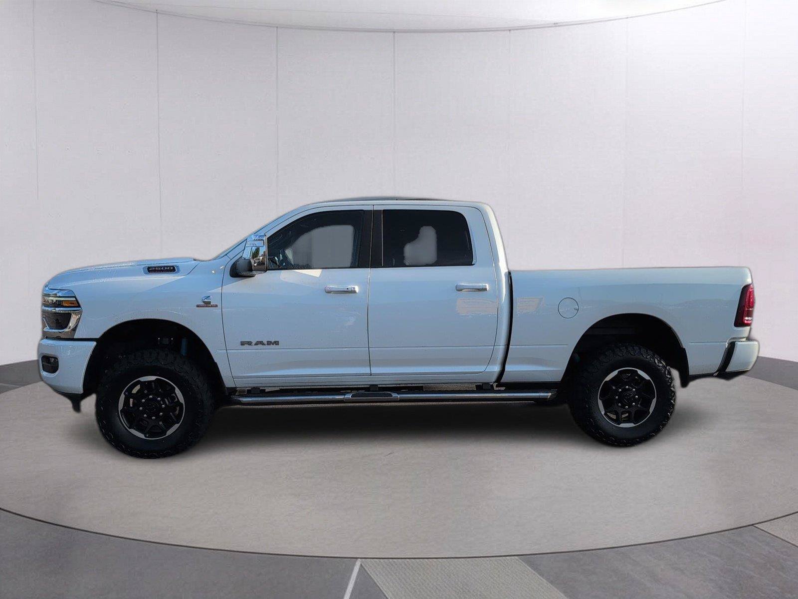 Used 2025 RAM 2500 Laramie AWD/4WD image 2