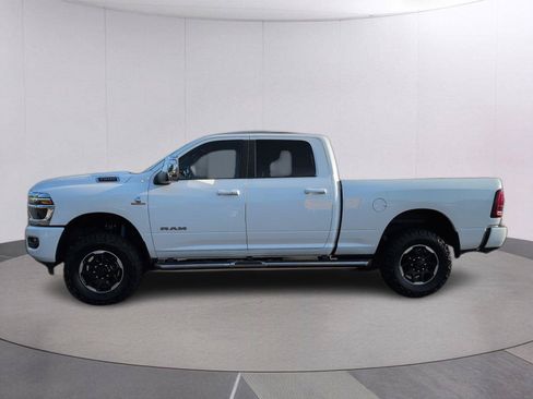 Used 2025 RAM 2500 Laramie AWD/4WD image 2