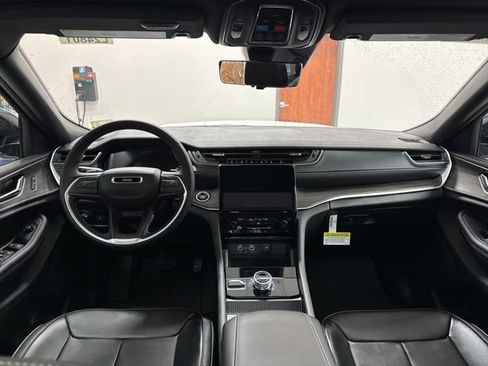 New 2025 Jeep Grand Cherokee Limited w/ Luxury Tech Group II AWD/4WD image 42