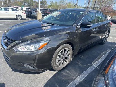 Used 2017 Nissan Altima 2.5 SV w/ Convenience Package