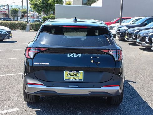 Used 2026 Kia Sportage EX FWD image 6