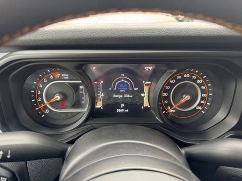 Used 2024 Jeep Gladiator Sport image 10