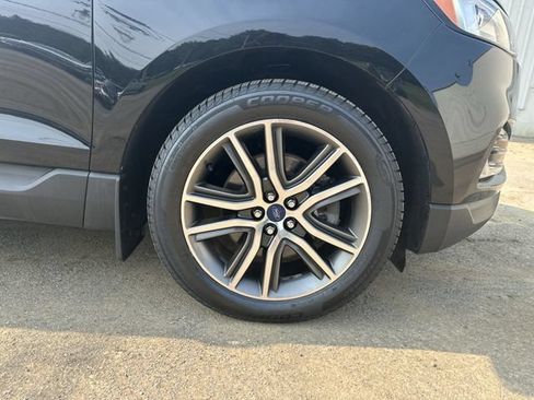 Used 2019 Ford Edge Titanium w/ Cold Weather Package AWD/4WD image 21