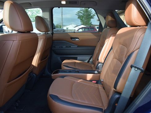 Used 2022 Nissan Pathfinder Platinum w/ Cargo Package image 25