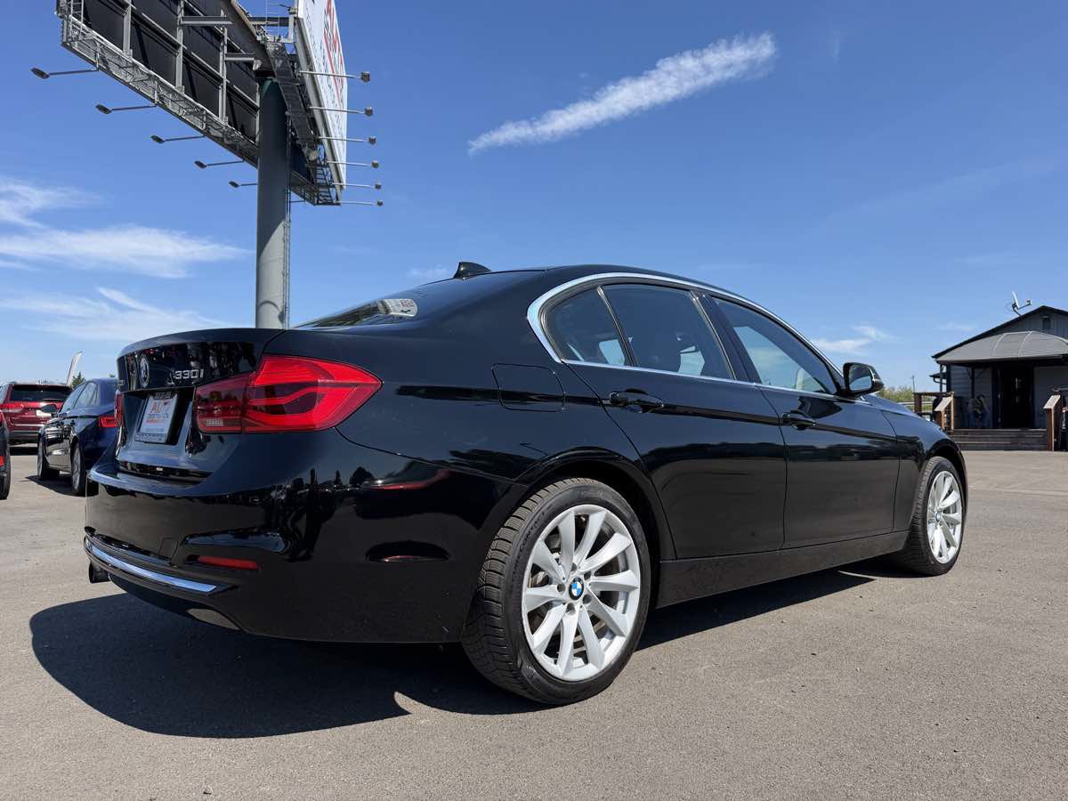 Used 2017 BMW 330i xDrive Sedan AWD/4WD image 8