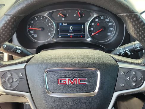 Used 2024 GMC Terrain SLE FWD image 9
