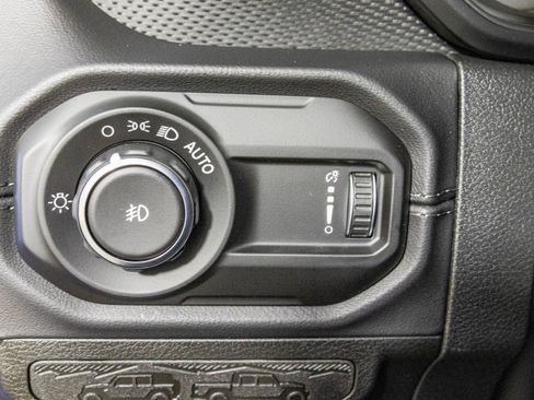 New 2026 Jeep Wrangler Unlimited Rubicon AWD/4WD image 32