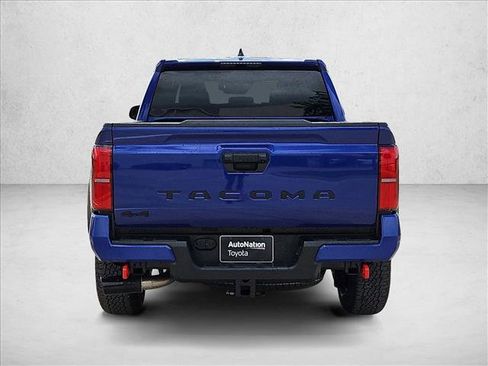 Certified 2025 Toyota Tacoma TRD Off-Road AWD/4WD image 7