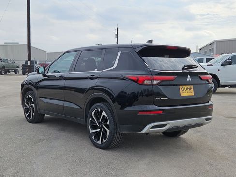 Used 2024 Mitsubishi Outlander SE image 5