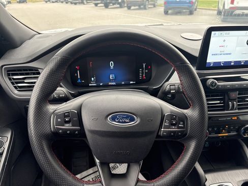 Used 2023 Ford Escape ST-Line image 25