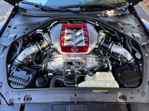 Used 2024 Nissan GT-R Premium w/ Premium Interior Package image 64