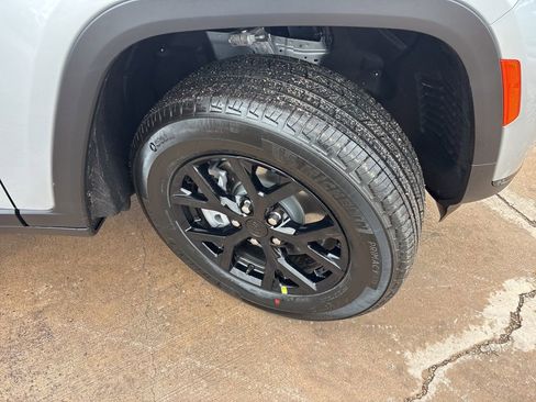 New 2025 Jeep Grand Cherokee L Altitude RWD image 12
