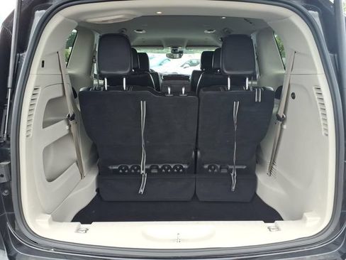 Used 2024 Chrysler Pacifica Touring-L FWD image 23