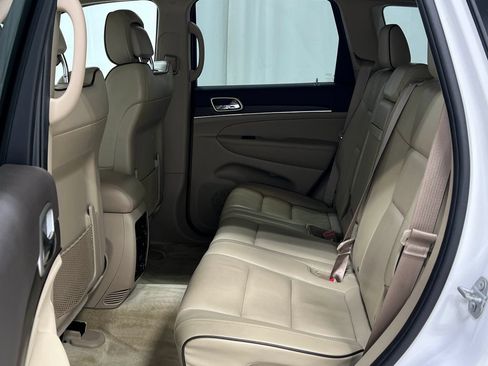 Used 2018 Jeep Grand Cherokee Overland AWD/4WD image 32