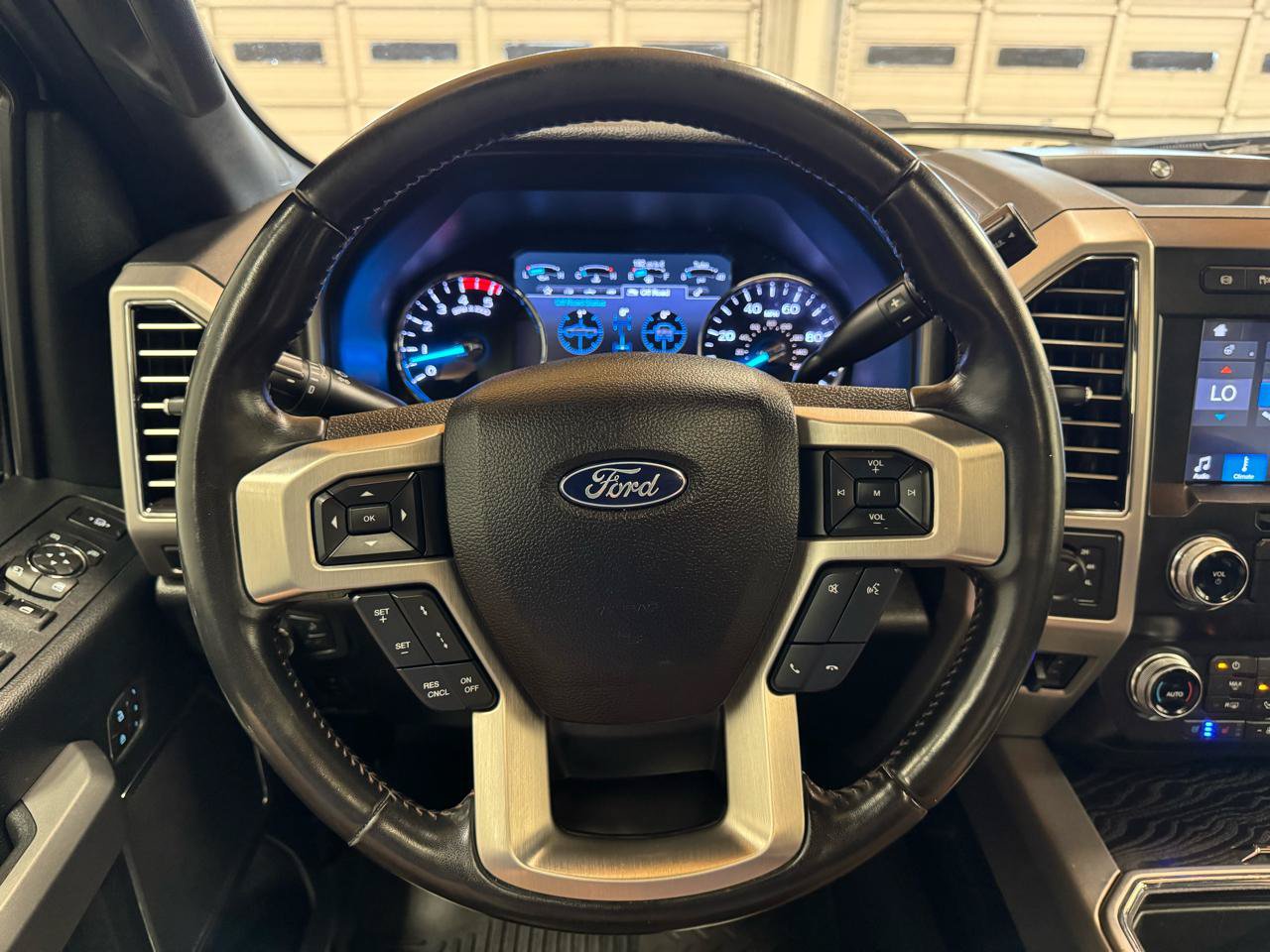 Used 2019 Ford F250 Platinum w/ Platinum Ultimate Package AWD/4WD image 16