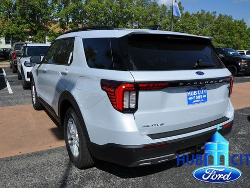 New 2026 Ford Explorer Active RWD image 3