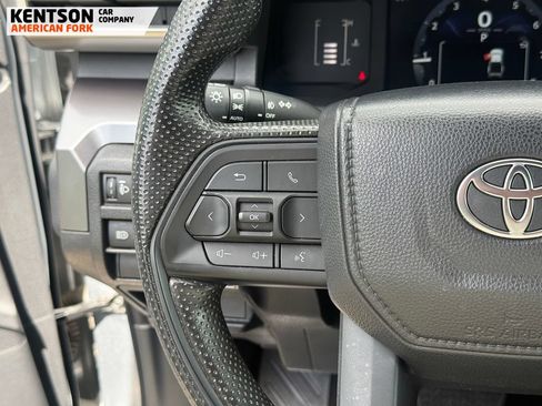 Used 2025 Toyota Tacoma SR5 AWD/4WD image 16