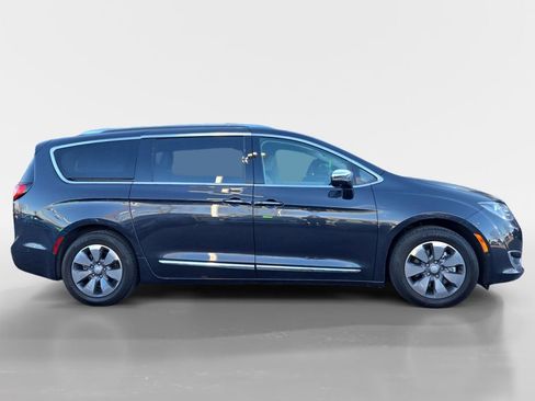 Used 2019 Chrysler Pacifica Limited w/ Advanced Safetytec Group image 7