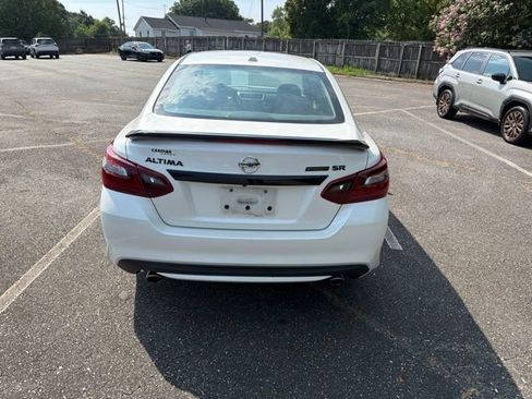 Used 2018 Nissan Altima 2.5 SR w/ SR Midnight Edition FWD image 5