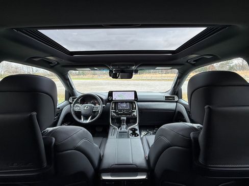 Used 2023 Lexus LX 600 4WD w/ Luxury Package image 40