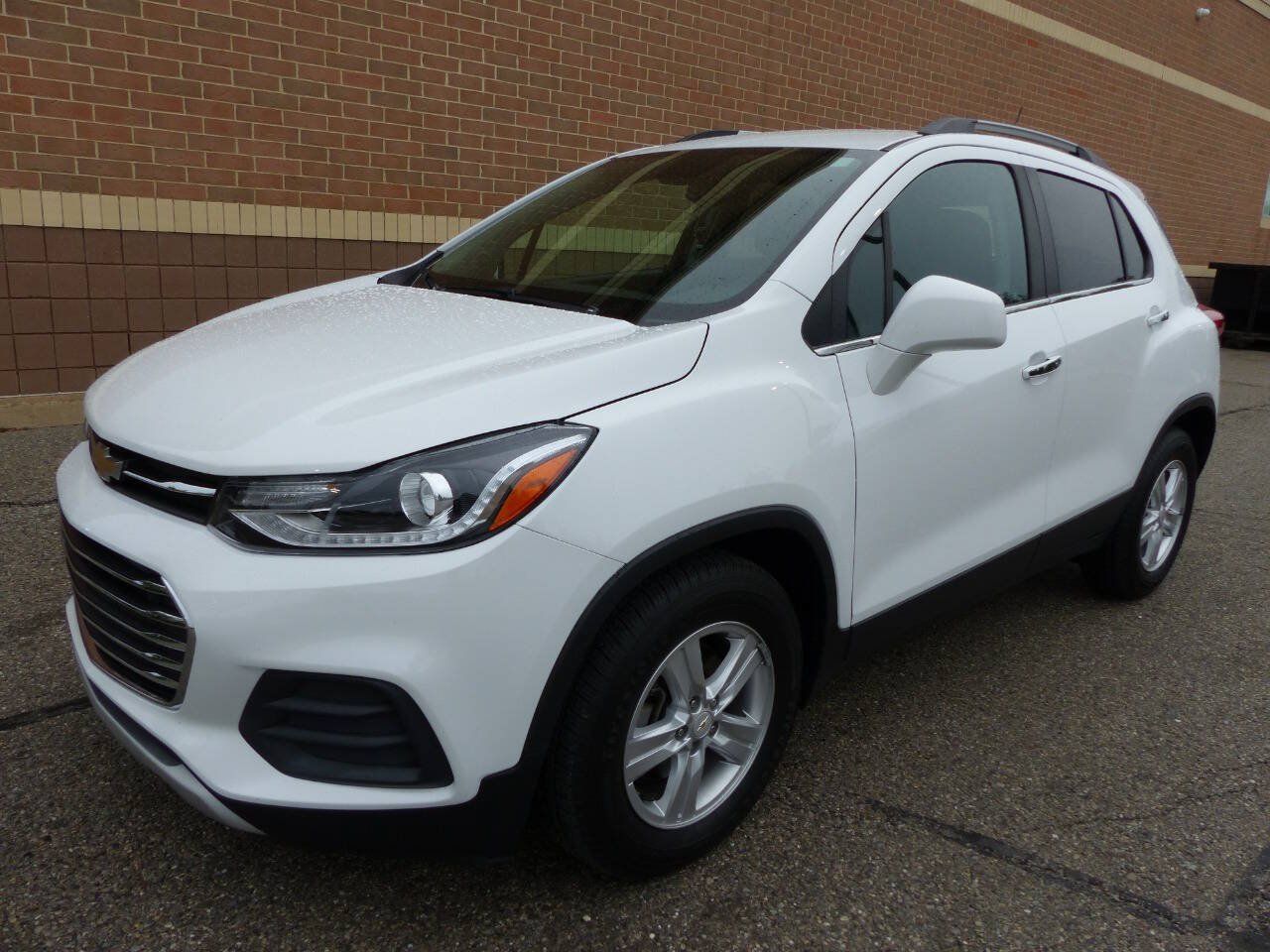 Used 2019 Chevrolet Trax LT w/ LT Convenience Package FWD image 1
