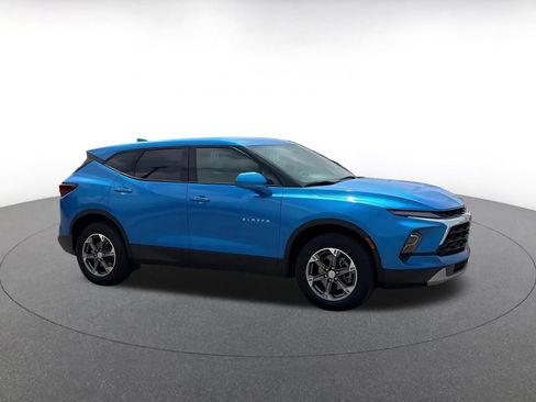 Used 2026 Chevrolet Blazer LT FWD image 2