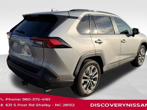 Used 2020 Toyota RAV4 XLE Premium FWD image 7