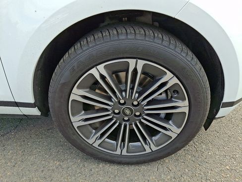 Used 2026 Land Rover Range Rover Evoque S image 12