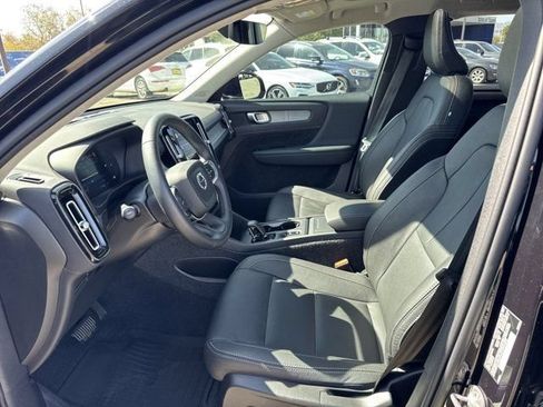 Certified 2025 Volvo XC40 B5 Core w/ Protection Package Premier AWD/4WD image 10
