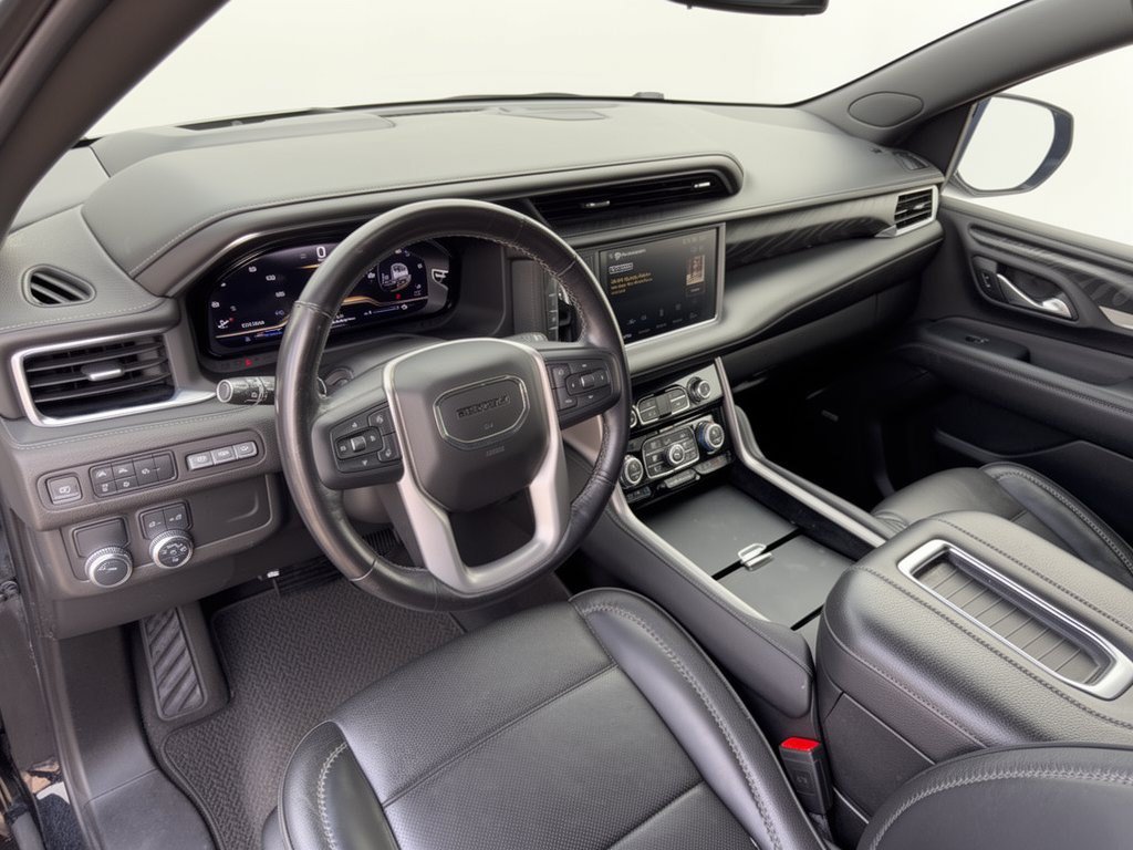 Used 2023 GMC Yukon Denali RWD image 4