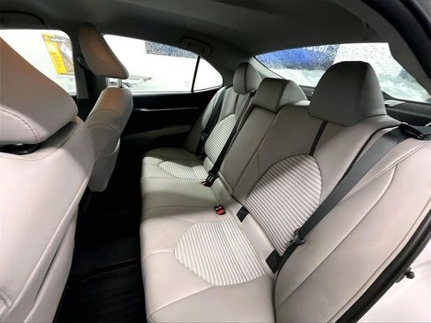 Used 2022 Toyota Camry SE image 15