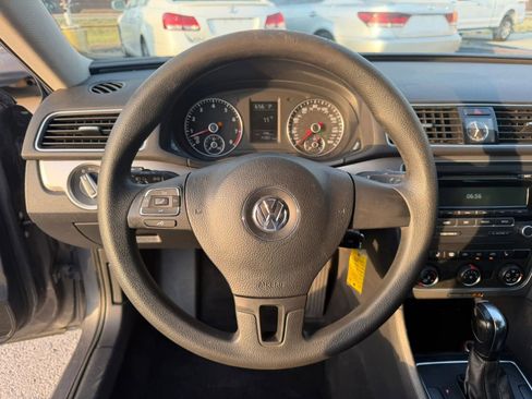 Used 2013 Volkswagen Passat 2.5 S image 21