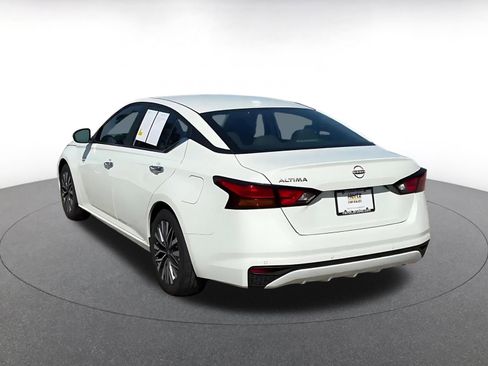 Used 2025 Nissan Altima 2.5 SV FWD image 9