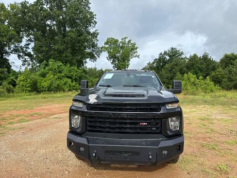 Used 2021 Chevrolet Silverado 2500 LT w/ Midnight Edition AWD/4WD image 3