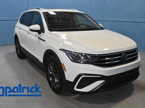Used 2022 Volkswagen Tiguan SE AWD/4WD image 1
