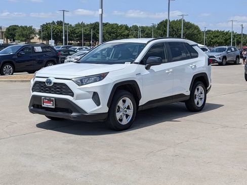 Used 2021 Toyota RAV4 LE AWD/4WD image 9